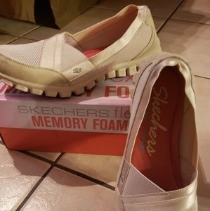 Women's tennis shoes